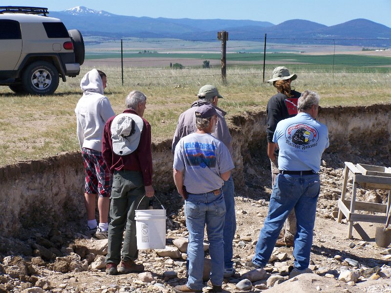 No 110 Helena Montana. Receving instructions for diging and screening your own gravel at public dig site, Spokane Bar Sapphire Mine, fee dig. .JPG